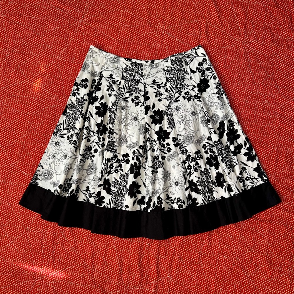 2000s JKLA California Floral Pleated A-Line Skirt Black White Cotton Size L